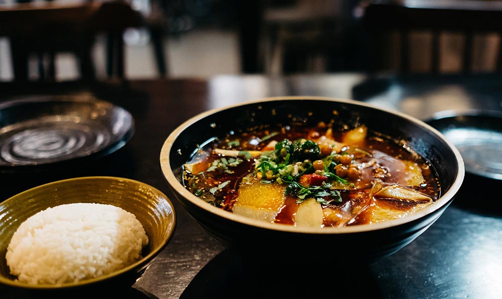 牛瘪火锅和活珠子黑色美食（牛瘪火锅美食文化）